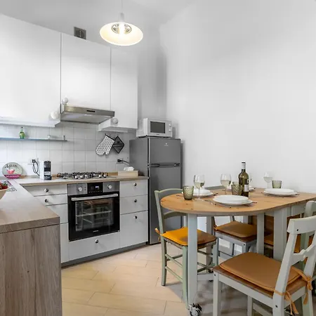 Hostly-garden House San Lorenzo-few Steps To Tower Apartment *